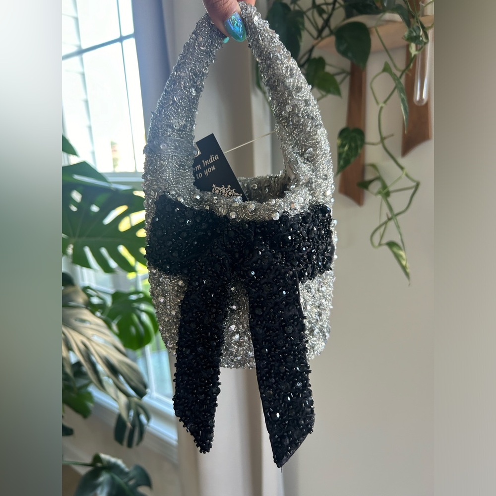 Viral beaded bow black and silver bag